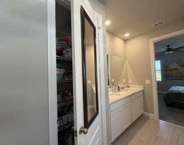 9044 Dahlia Circle - Photo Thumbnail 10