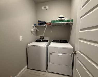 9044 Dahlia Circle - Photo Thumbnail 11