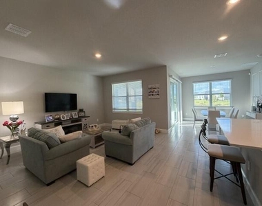 9044 Dahlia Circle - Photo Thumbnail 3