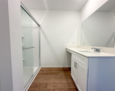 16309 Harvester Drive - Photo Thumbnail 12
