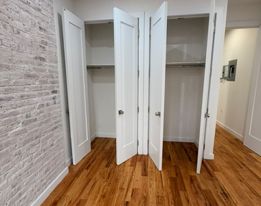 384 Chauncey Street - Photo Thumbnail 10
