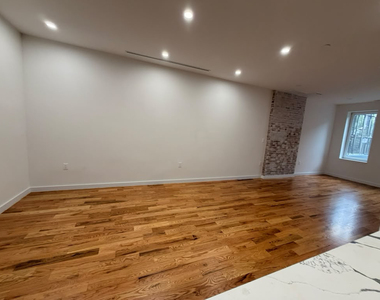 384 Chauncey Street - Photo Thumbnail 5