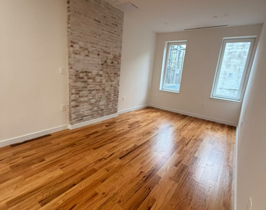384 Chauncey Street - Photo Thumbnail 4