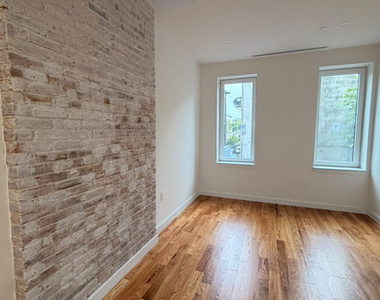 384 Chauncey Street - Photo Thumbnail 3
