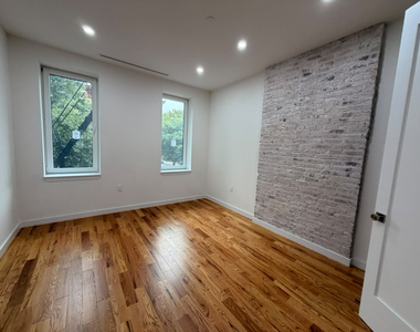 384 Chauncey Street - Photo Thumbnail 11