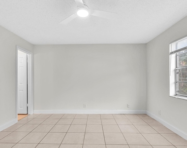 2510 Riverside Drive - Photo Thumbnail 34