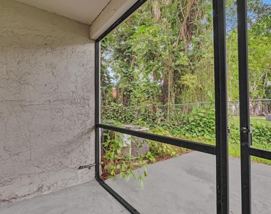 2510 Riverside Drive - Photo Thumbnail 17