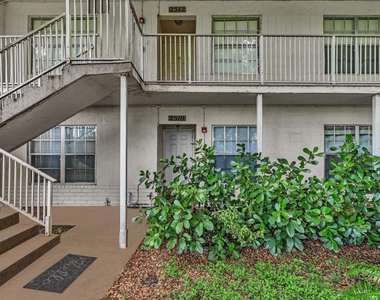 2510 Riverside Drive - Photo Thumbnail 3