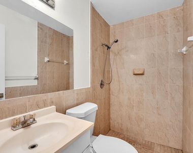 2510 Riverside Drive - Photo Thumbnail 40