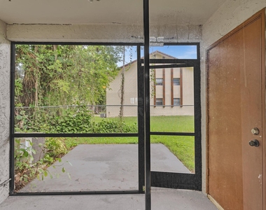 2510 Riverside Drive - Photo Thumbnail 15