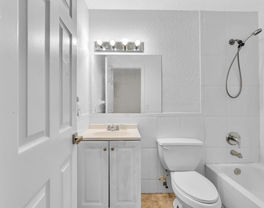 2510 Riverside Drive - Photo Thumbnail 30