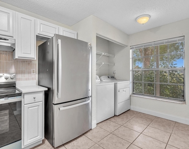 2510 Riverside Drive - Photo Thumbnail 4