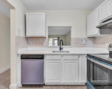 2510 Riverside Drive - Photo Thumbnail 8