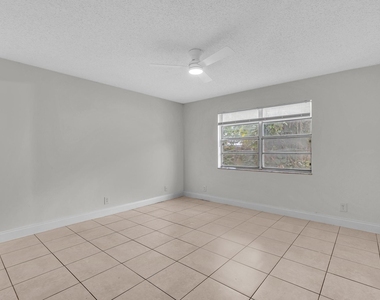 2510 Riverside Drive - Photo Thumbnail 33