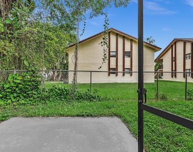 2510 Riverside Drive - Photo Thumbnail 18