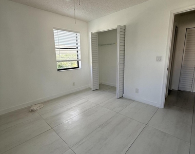 7714 Tahiti Lane - Photo Thumbnail 13