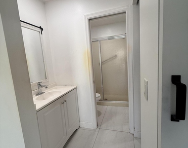 7714 Tahiti Lane - Photo Thumbnail 11