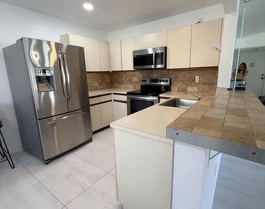 7714 Tahiti Lane - Photo Thumbnail 17
