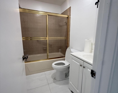 7714 Tahiti Lane - Photo Thumbnail 15