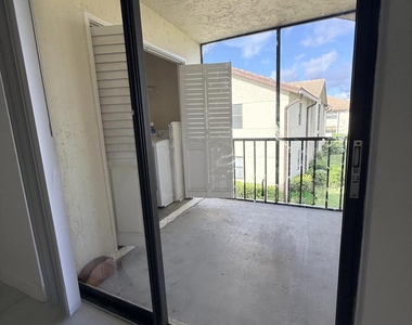 7714 Tahiti Lane - Photo Thumbnail 20