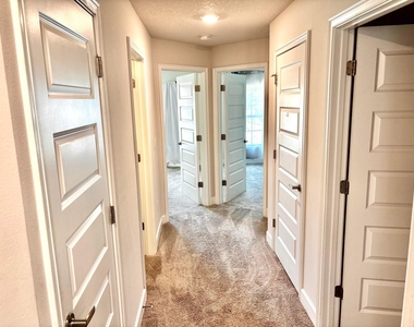 1399 Sw Edinburgh Drive - Photo Thumbnail 8