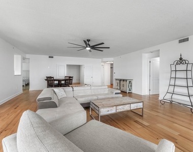 309 E Ocean Avenue - Photo Thumbnail 17