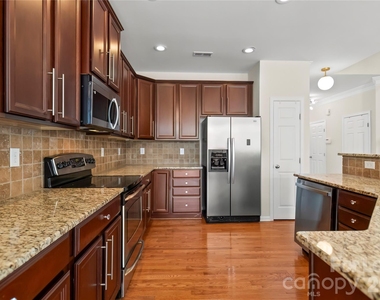 417 Armour Street - Photo Thumbnail 10