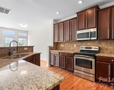 417 Armour Street - Photo Thumbnail 8