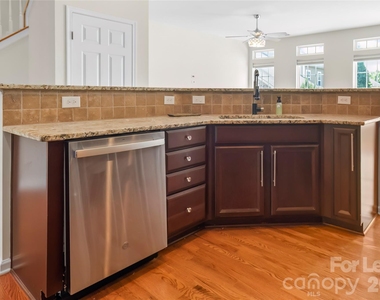 417 Armour Street - Photo Thumbnail 12