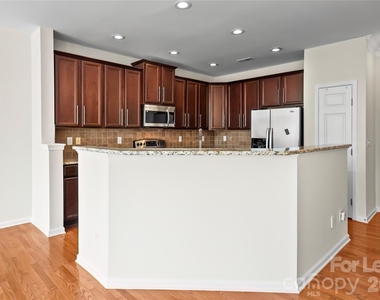 417 Armour Street - Photo Thumbnail 7