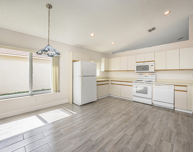5148 Rosen Boulevard - Photo Thumbnail 13