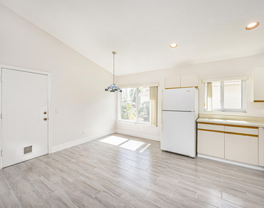 5148 Rosen Boulevard - Photo Thumbnail 11