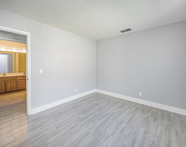 5148 Rosen Boulevard - Photo Thumbnail 12