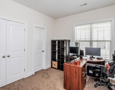 315 Woodvale Place - Photo Thumbnail 22