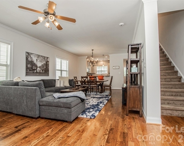 315 Woodvale Place - Photo Thumbnail 7