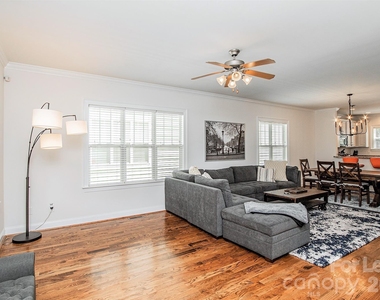 315 Woodvale Place - Photo Thumbnail 5