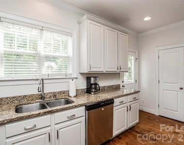 315 Woodvale Place - Photo Thumbnail 10