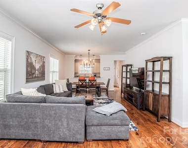 315 Woodvale Place - Photo Thumbnail 6