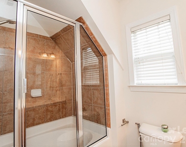 315 Woodvale Place - Photo Thumbnail 17