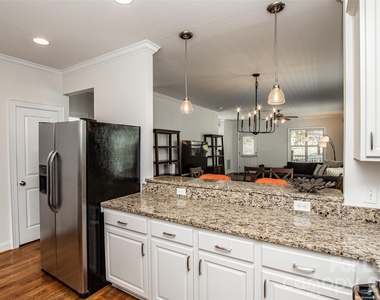 315 Woodvale Place - Photo Thumbnail 12