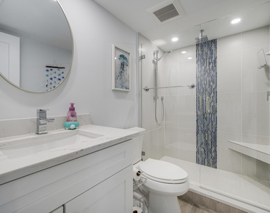 1637 Ne Nautical Place - Photo Thumbnail 16