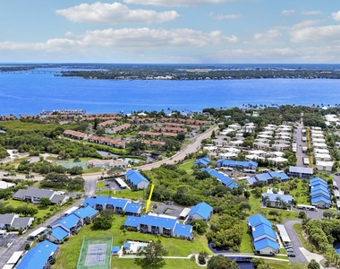 1637 Ne Nautical Place - Photo Thumbnail 2