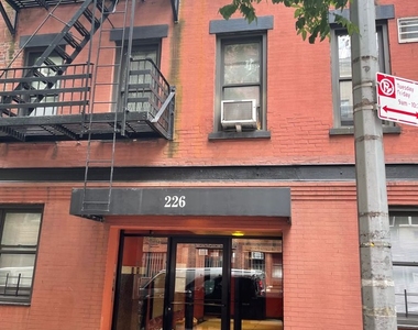 East 74th Street - Photo Thumbnail 11