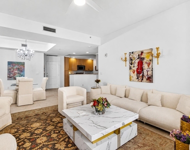 801 S Olive Avenue - Photo Thumbnail 2