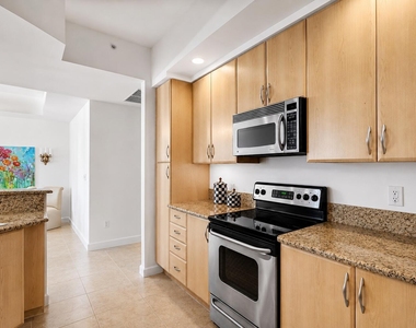 801 S Olive Avenue - Photo Thumbnail 8