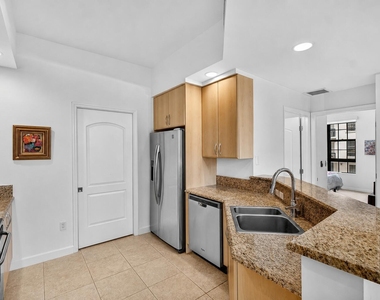 801 S Olive Avenue - Photo Thumbnail 7