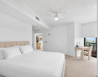 801 S Olive Avenue - Photo Thumbnail 11