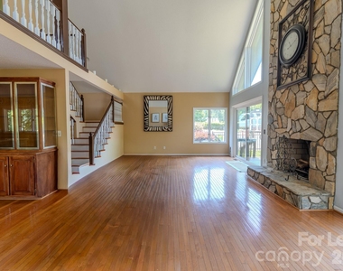 256 Greenbay Road - Photo Thumbnail 6