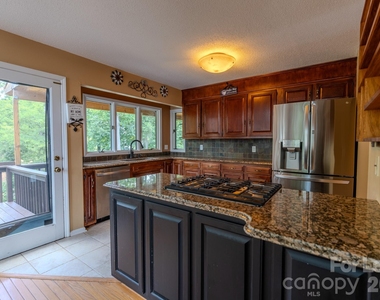 256 Greenbay Road - Photo Thumbnail 12