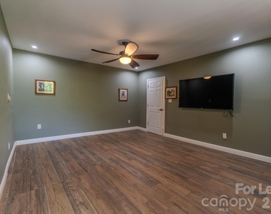 256 Greenbay Road - Photo Thumbnail 18